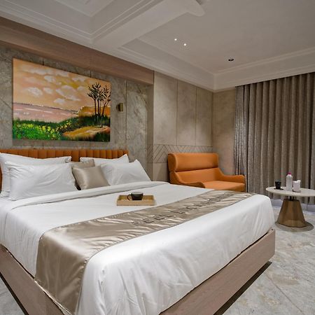 Golden Plaza Ξενοδοχείο Αχμπανταμπάντ Εξωτερικό φωτογραφία