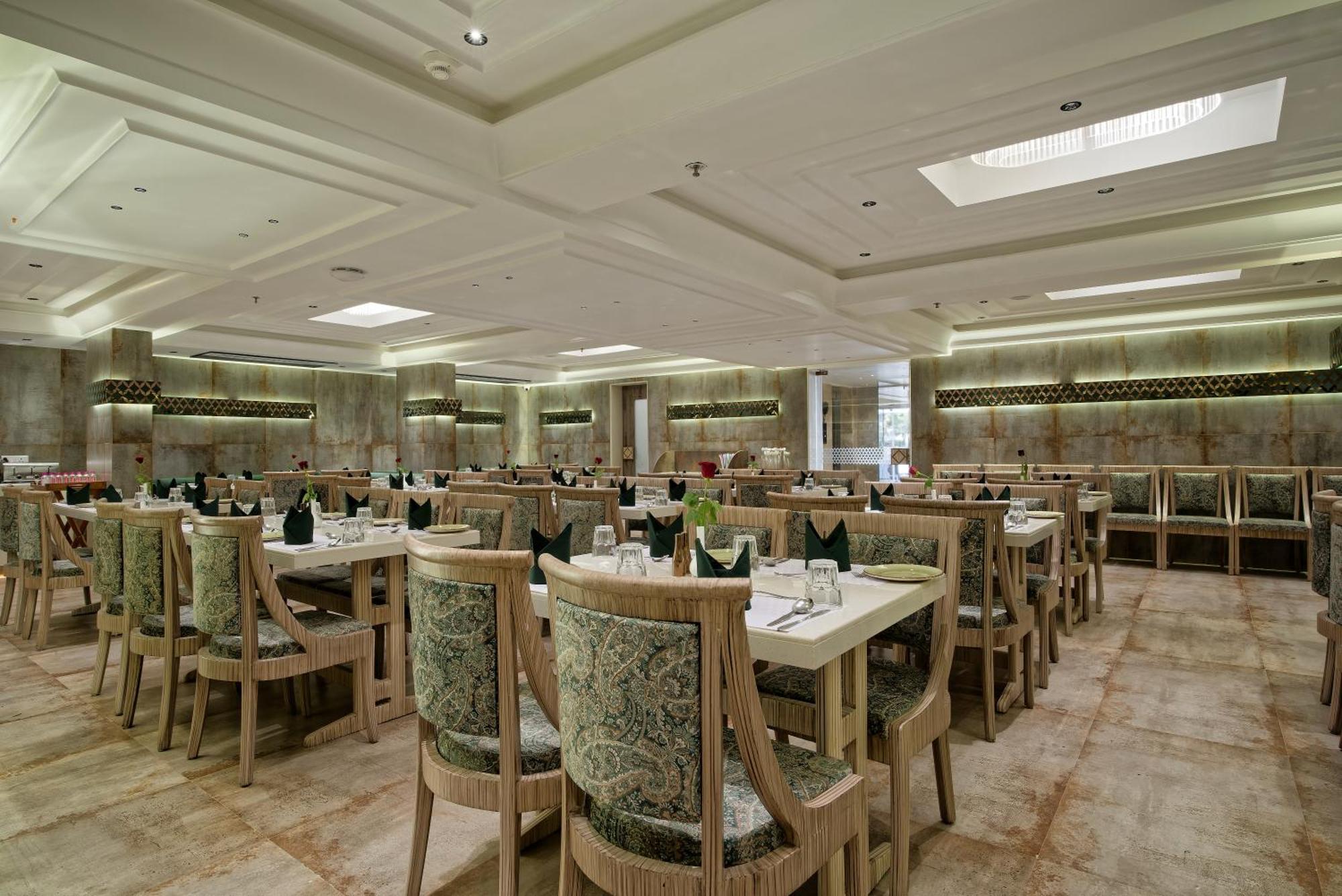 Golden Plaza Ξενοδοχείο Αχμπανταμπάντ Εξωτερικό φωτογραφία