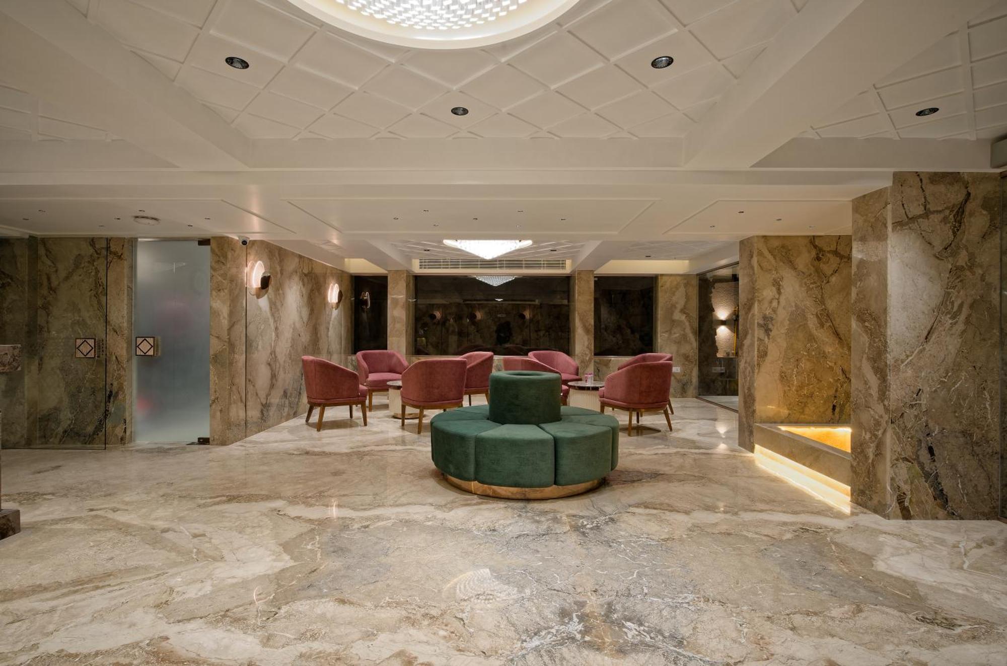 Golden Plaza Ξενοδοχείο Αχμπανταμπάντ Εξωτερικό φωτογραφία