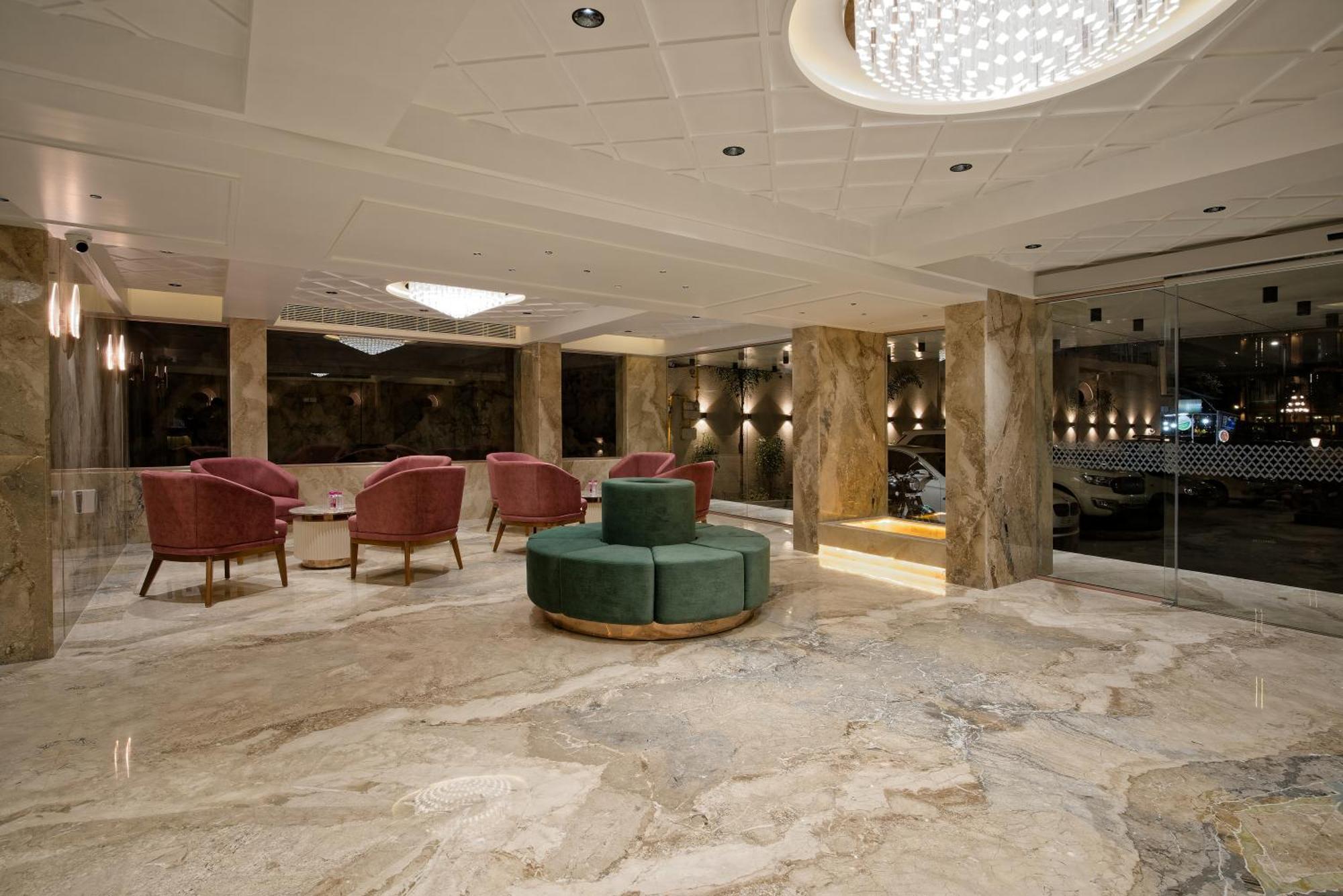 Golden Plaza Ξενοδοχείο Αχμπανταμπάντ Εξωτερικό φωτογραφία